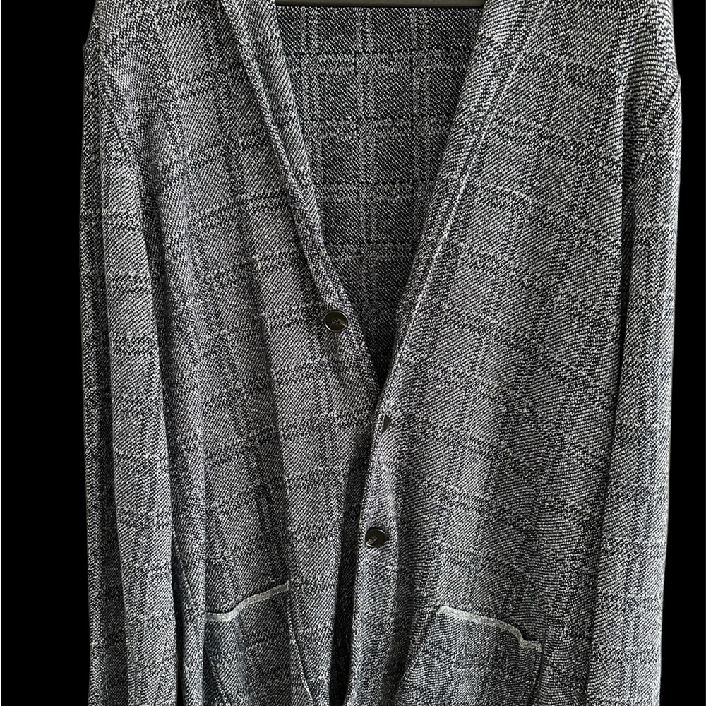 This is a fantastic shirt/jacket piece, lightweight and easy to wear.